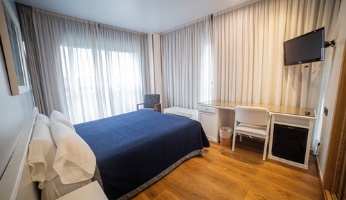 Double Room, Jetted Tub