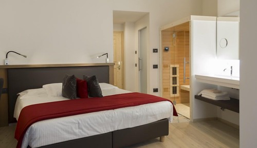Double Room (Private spa tub or sauna)