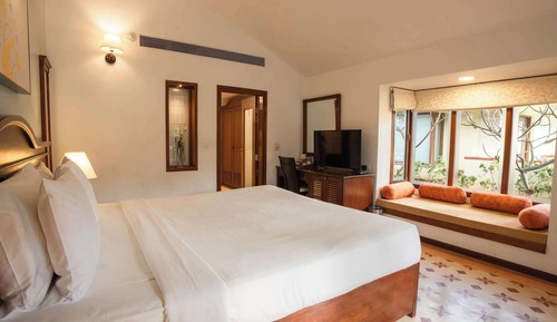 Villa, 1 King Bed, Pool View