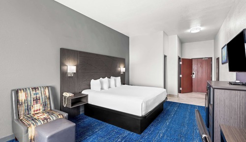 Standard Room, 1 King Bed, Accessible, Refrigerator & Microwave