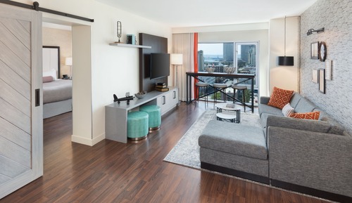 Suite, 1 King Bed (Gaslamp Quarter View)