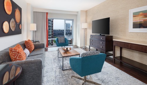 Suite, 1 King Bed, Roll-in Shower (Mobility Accessible)
