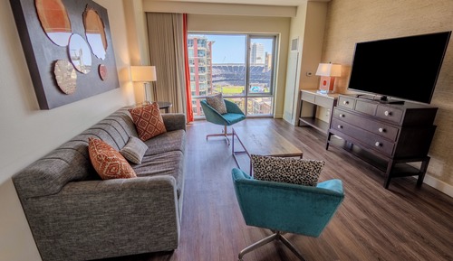 Suite, 1 King Bed (Centerfield View)