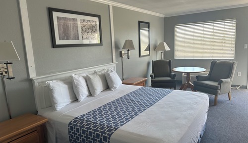 Deluxe Double Room (King Room)