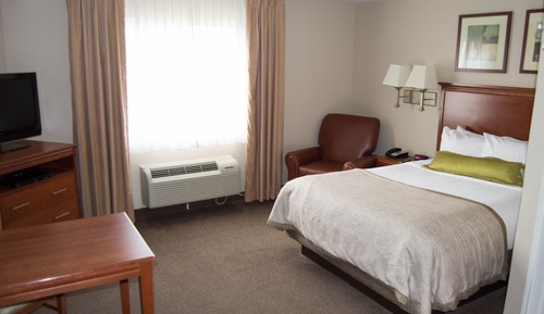 Studio Suite, 1 Queen Bed, Hearing Accessible (Accessible Tub)