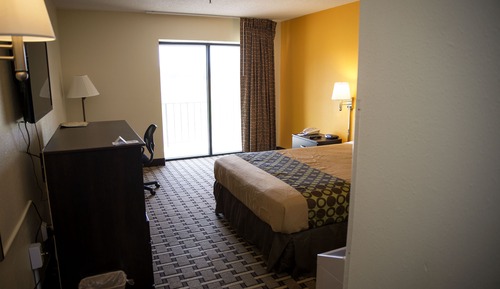 Standard Room, 1 Queen Bed