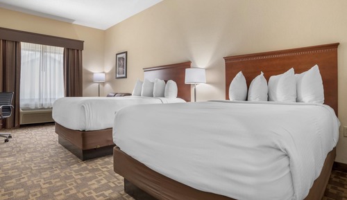 Standard Room, 2 Queen Beds, Non Smoking, Refrigerator & Microwave (with Single Sofabed)