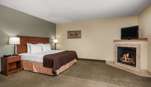 Deluxe Studio Suite, 1 King Bed, Non Smoking