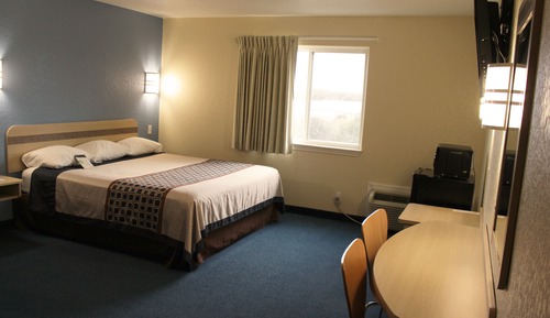 Basic Room, 1 King Bed, Non Smoking