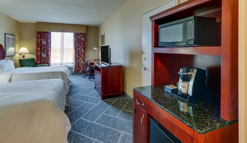 Two queen beds evolution room