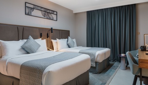 PREMIER QUEEN BED CITY VIEW WITH BALCONY