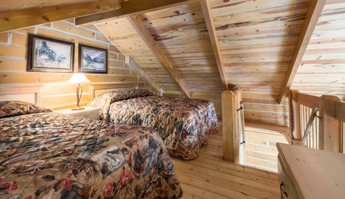 2 Queen Loft Cabin, Kitchen