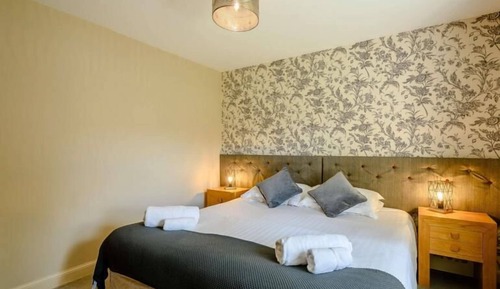 Suite (River)