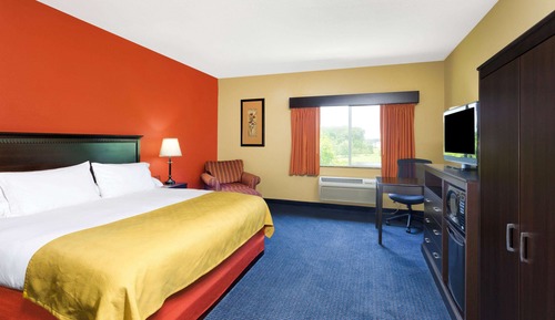 Suite, 1 Bedroom, Non Smoking (1 King Bed, Mobility Accessible)
