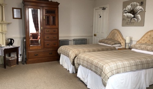 Twin Room, Ensuite (Bay)