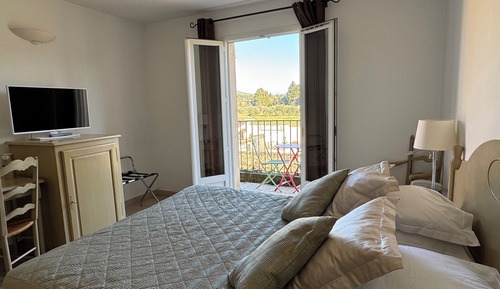 Comfort Room, 1 Queen Bed, Balcony, Garden View