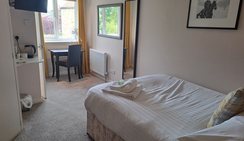 Standard Single Room, Ensuite, Garden View