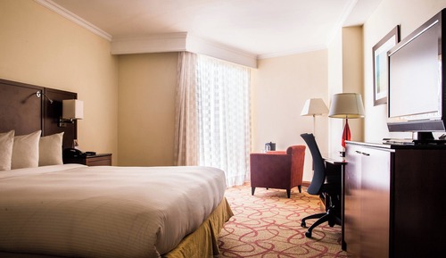 Room, 1 King Bed, Non Smoking, Partial Ocean View