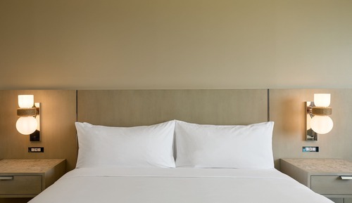 Room, 1 King Bed, Non Smoking (Mobility/Hearing Accessible, Tub)