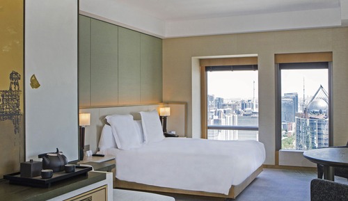 1 King Bed with City View Deluxe