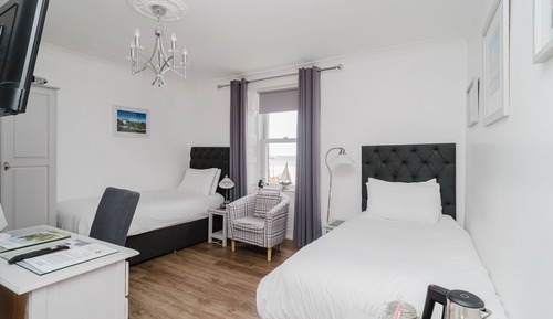 Twin Room, Ensuite, Sea View ((2nd Floor))