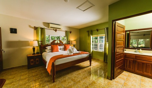 Comfort Cabin, 1 King Bed with Sofa bed, Kitchenette, Pool View