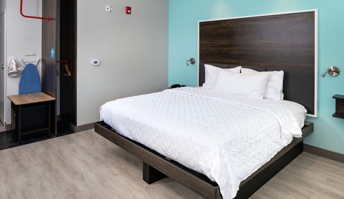Room, 1 King Bed, Accessible, Bathtub