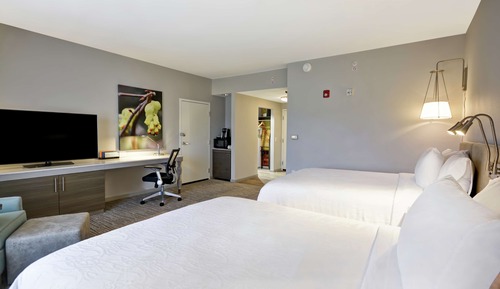 Room, 2 Queen Beds, Accessible, Bathtub