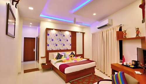 Club Room with Balcony