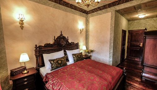 Room (Deluxe King 202)