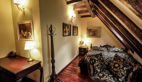 Room (Superior King 301)