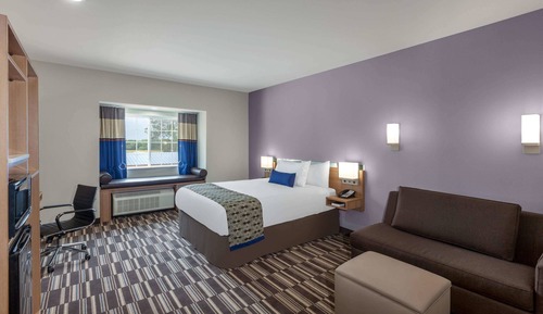 Room, 1 Queen Bed, Accessible, Non Smoking (Mobility/Hearing, Tub w/ Grab Bars)