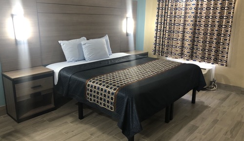 Single Room, 1 King Bed, Kitchenette