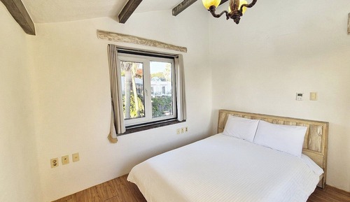 Evergreen Room - No extra futon for child of 6 years old and younger