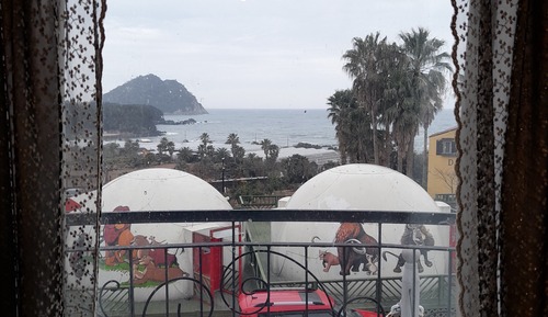 Dome House - No extra futon for child of 6 years old and younger