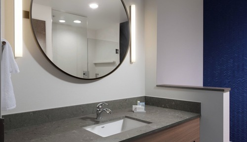 Suite, Multiple Beds (Mobility Accessible, Tub)