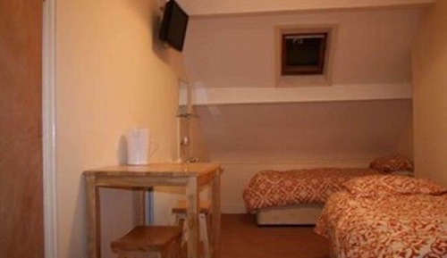 Basic Twin Room, Shared Bathroom