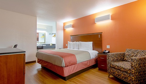 Standard Room, 1 King Bed, Smoking, Refrigerator & Microwave