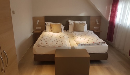 Basic Double or Twin Room, Private Bathroom