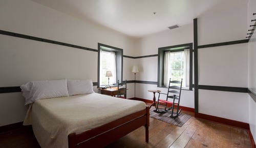 Standard Room, 1 Queen Bed
