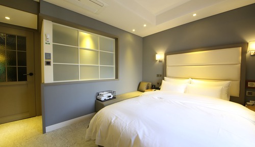 Standard Double Room, Bathtub
