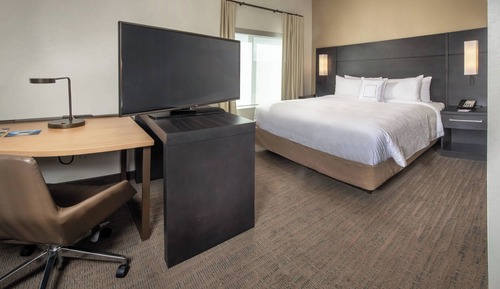 Studio, 1 King Bed with Sofa bed (Hearing Accessible)