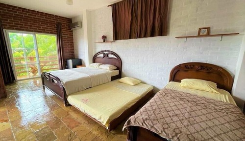 Family Room, Multiple Beds, Garden View