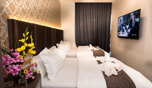 Family Room, 2 Queen Beds, Non Smoking, City View
