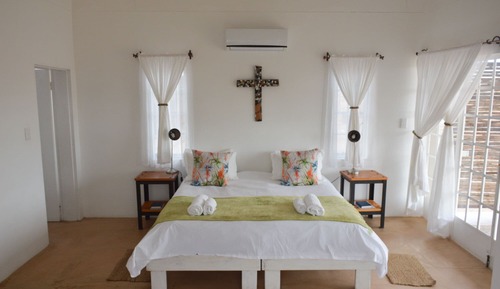 Basic Bungalow, Kitchen