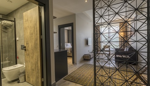 Junior Suite, 1 Bedroom, City View, Corner