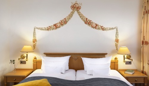 Spacious Double Room in Haus Hirschauerwald