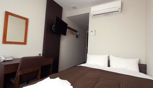 Double Room, Smoking