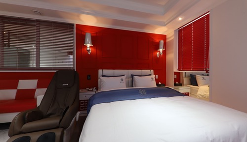 Deluxe Room, Jetted Tub