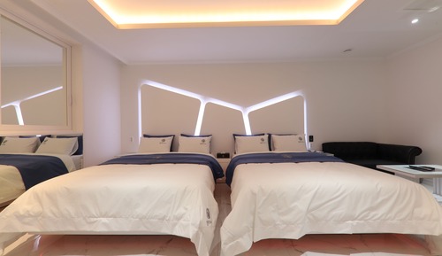 Family Room, Jetted Tub